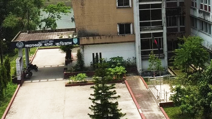 রান্নার চাল ধোয়ার জন্য নলকূপের পাড়ে গৃহবধূ, মিলল গলাকাটা মরদেহ