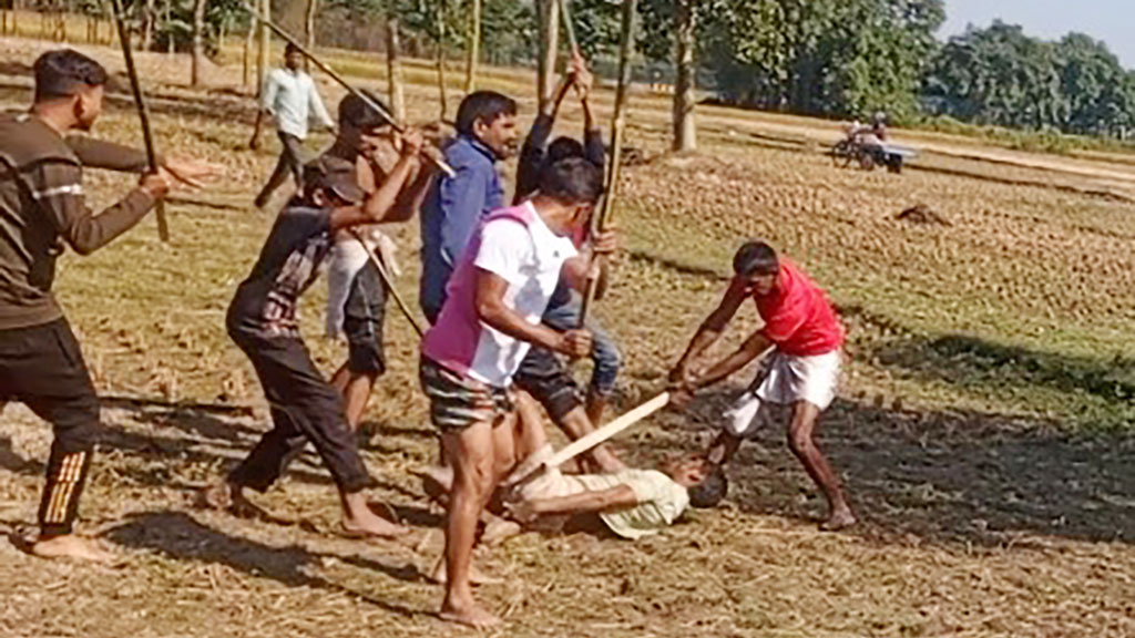 হাতীবান্ধায় জমি নিয়ে দুপক্ষের সংঘর্ষ, আহত ১১