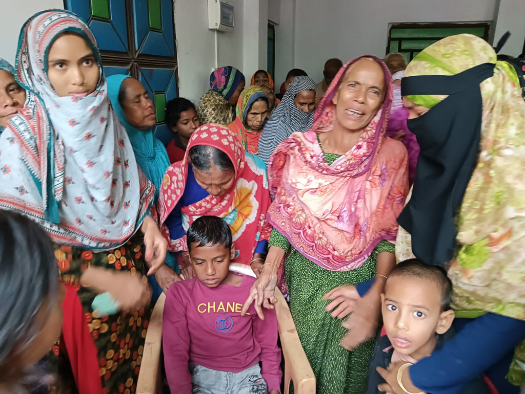 কবরের মাটি উত্তোলন: জানতে চাওয়ায় মারপিটে একজনের মৃত্যু