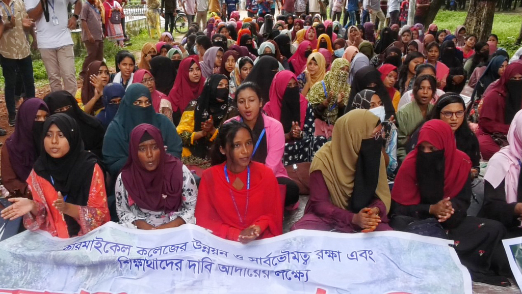 দাবি না মানলে রেল-সড়ক অবরোধের হুঁশিয়ারি, টানা ৩ দিন শাটডাউনে কারমাইকেল কলেজ