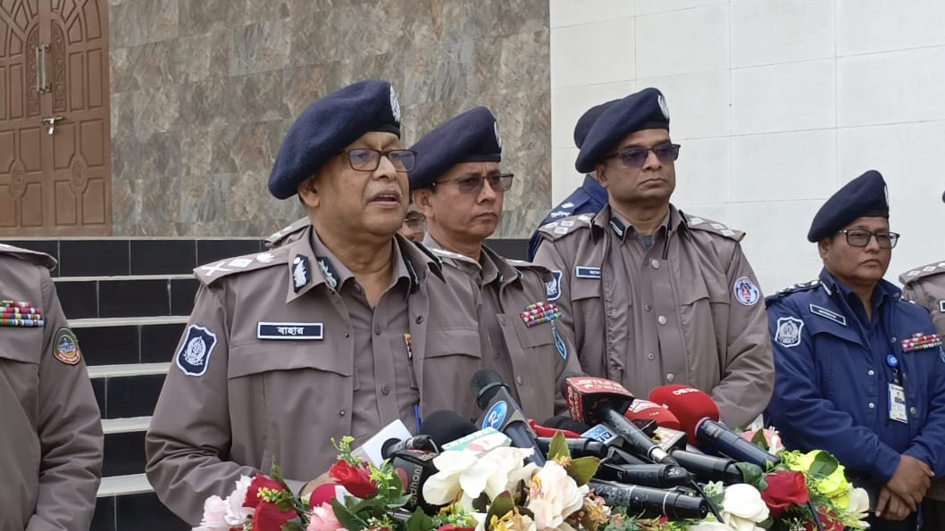 মানুষ মনে করে, ৫ আগস্টের আগের পুলিশ কেন গ্রেপ্তার করবে, কেন রাস্তা ছাড়তে বলবে— আইজিপির আক্ষেপ