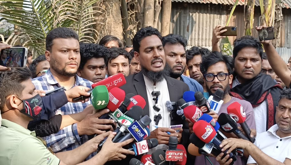 বিএনপি একদিকে ফ্যামিলি কার্ড দেবে, অন্যদিকে লুটপাট করবে: আখতার