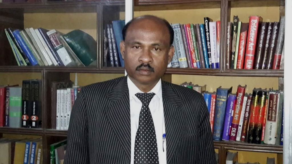 আ.লীগ নেতাদের সঙ্গে তোলা ছবি ফেসবুকে শেয়ার, পরদিনই গ্রেপ্তার হয়ে কারাগারে সাবেক পিপি