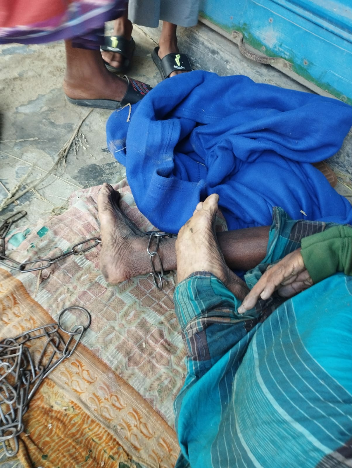 নান্দাইলে অজ্ঞাতনামা ব্যক্তির মরদেহ উদ্ধার, পা ছিল শিকলে বাঁধা