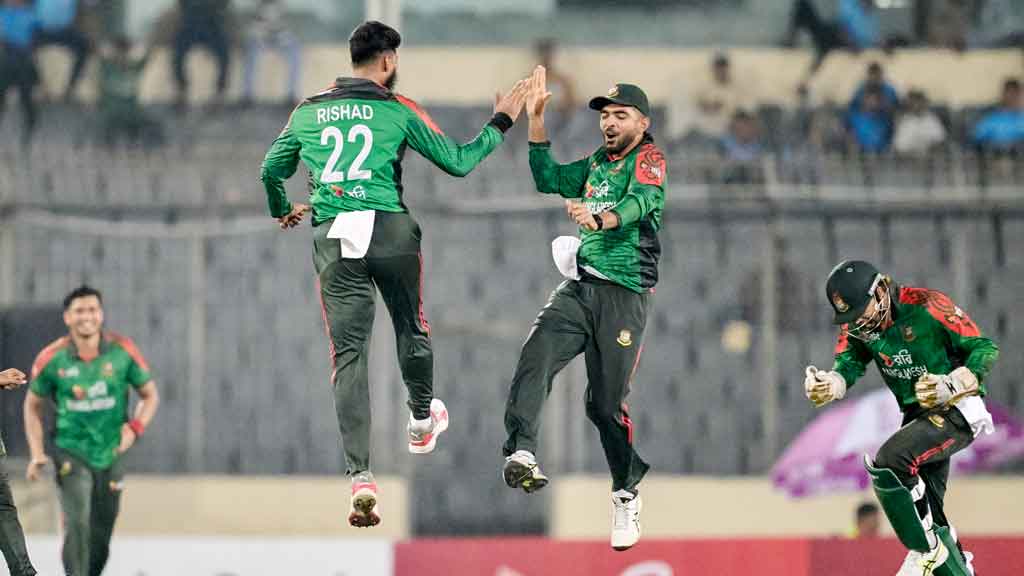 রিশাদের রেকর্ড বোলিংয়ে জয়ে শুরু বাংলাদেশের