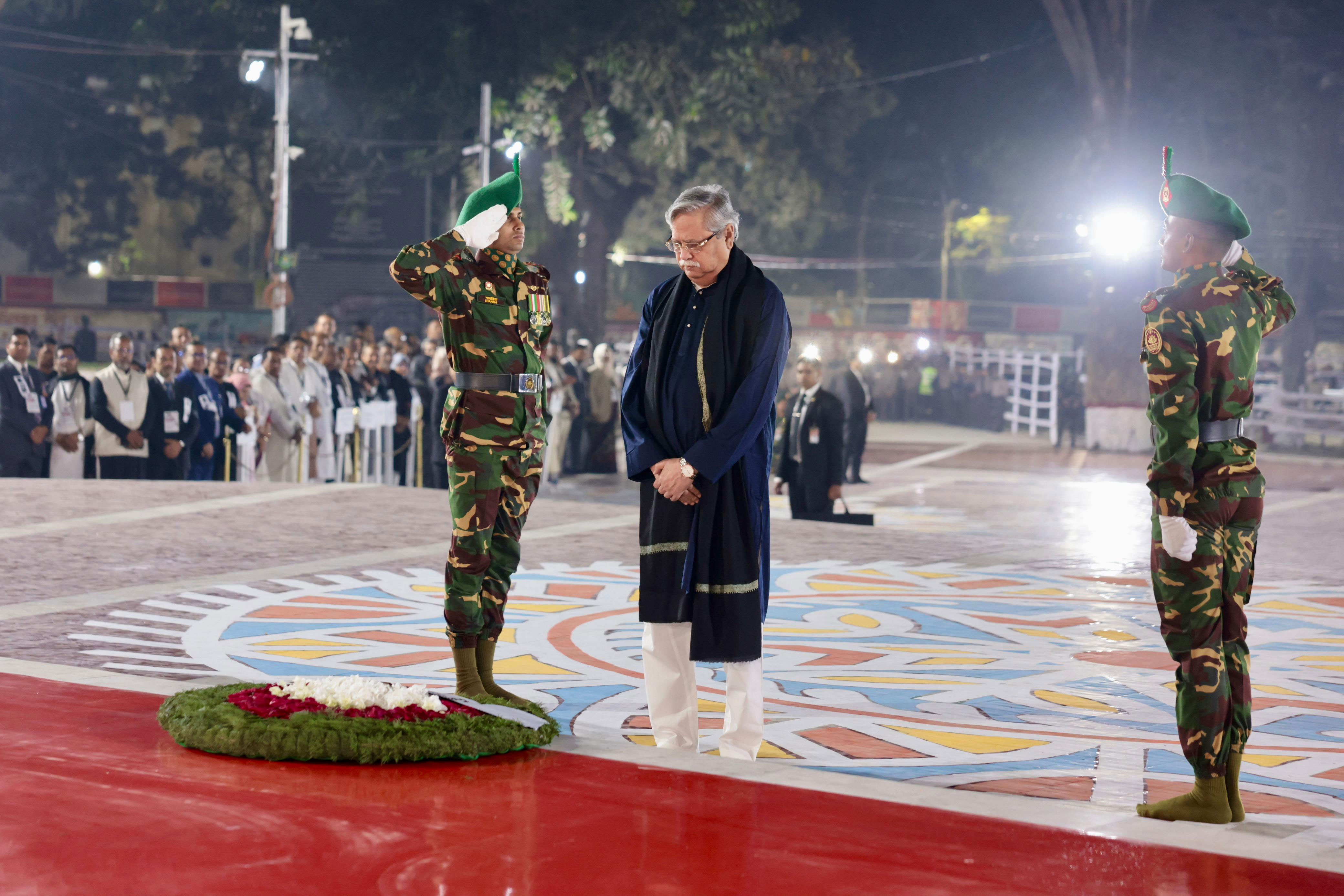 একুশের প্রথম প্রহরে শহীদ মিনারে রাষ্ট্রপতির শ্রদ্ধা নিবেদন