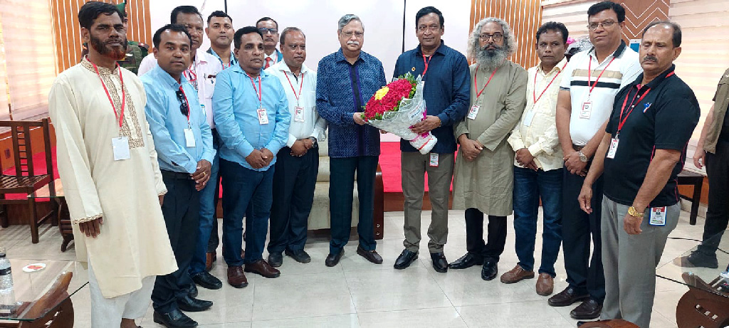 রাষ্ট্রপতির সঙ্গে ঈশ্বরদী প্রেসক্লাব নেতাদের কুশল বিনিময়