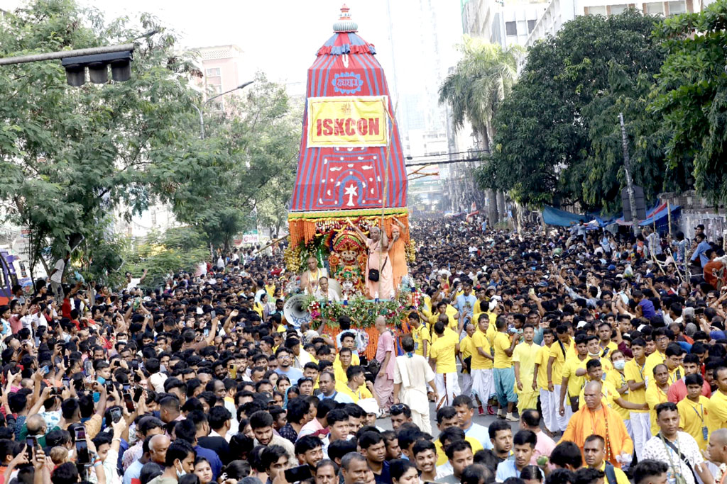 রথযাত্রা উৎসবে বর্ণাঢ্য শোভাযাত্রা