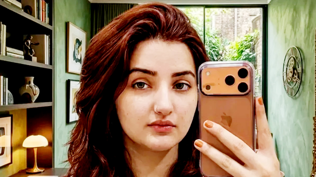 পাকিস্তানে টিকটক তারকাকে গুলি করে হত্যা, গুরুতর আহত ছোট বোন