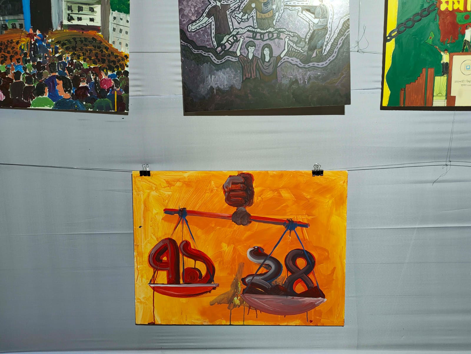 রাবির জুলাই চিত্র প্রদর্শনীতে দাঁড়িপাল্লায় একাত্তর ও চব্বিশের তুলনা নিয়ে সমালোচনা