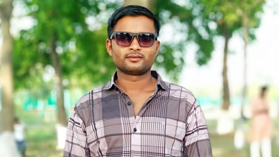 রাতে নিখোঁজ, সকালে আমবাগানে মিলল গ্রাম পুলিশের ঝুলন্ত মরদেহ