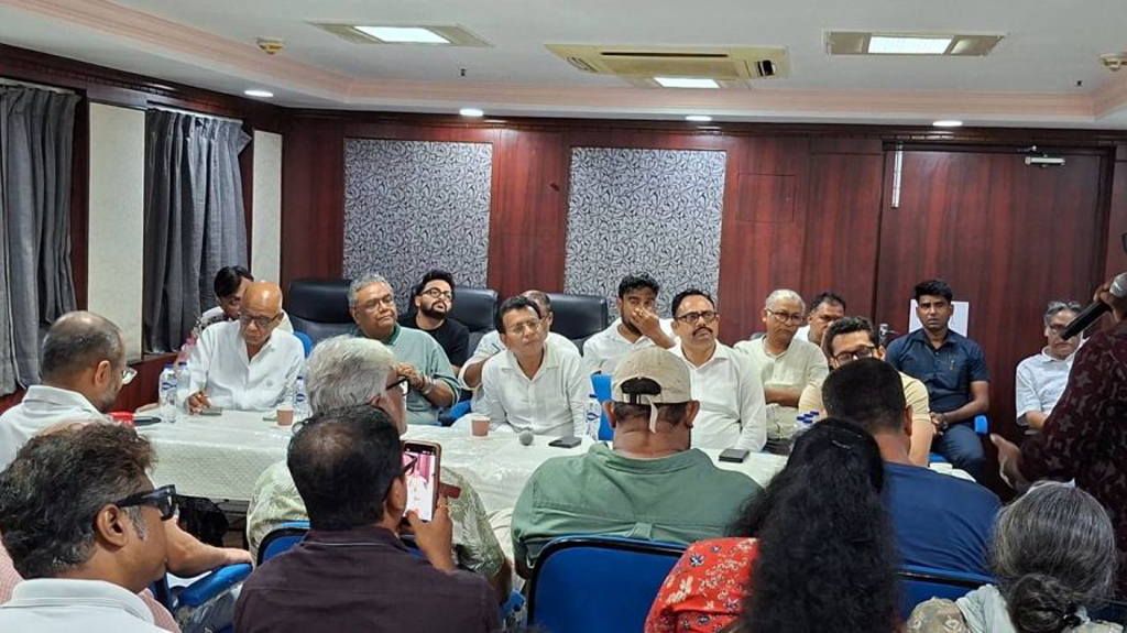 কলকাতায় বাংলাদেশি তারকাদের কাজে আপত্তি টলিউডের টেকনিশিয়ানদের, যা বললেন রুদ্রনীল