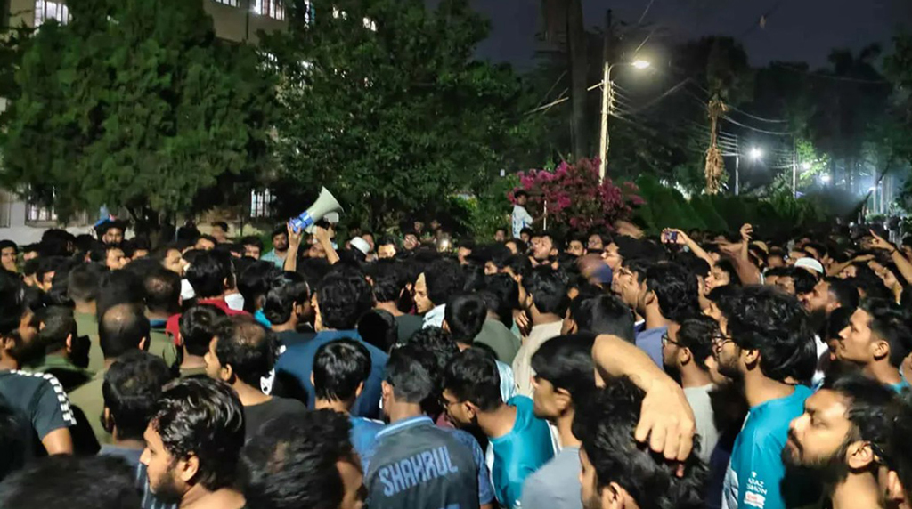 ছাত্ররাজনীতি নিষিদ্ধ রুয়েটে ছাত্রদলের নামে দেয়াল লিখন, ক্যাম্পাসে উত্তেজনা