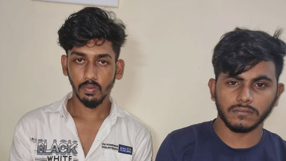 রাউজানে বিদেশি পিস্তল ও গুলিসহ দুই যুবক গ্রেপ্তার