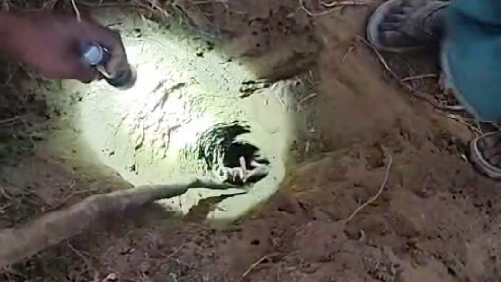 এবার রাউজানে গভীর নলকূপের গর্তে পড়ে গেল ৫ বছরের শিশু