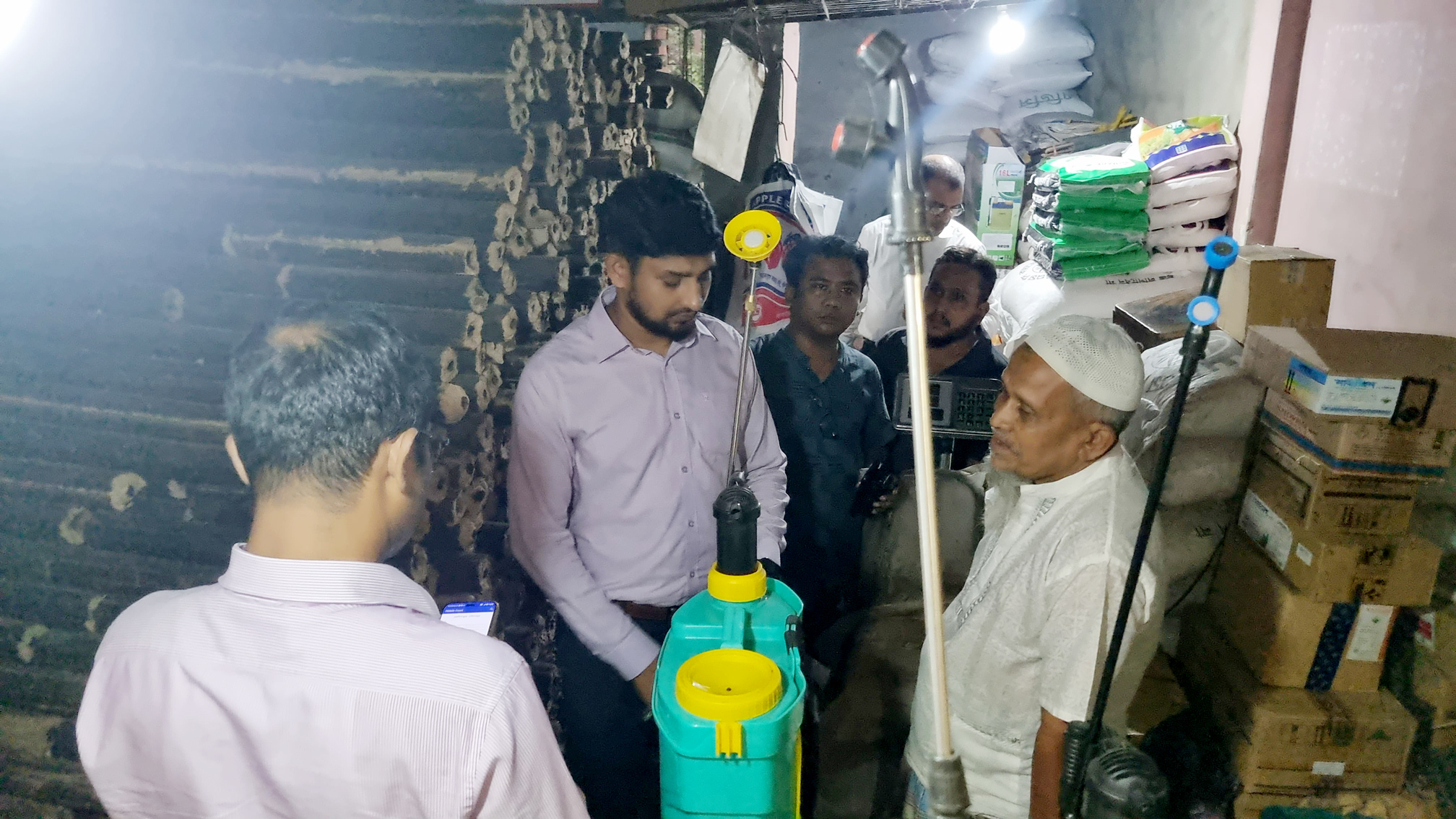 রাউজানে মজুত করা সার বেশি দামে বিক্রি, অর্থদণ্ড ও সার জব্দ