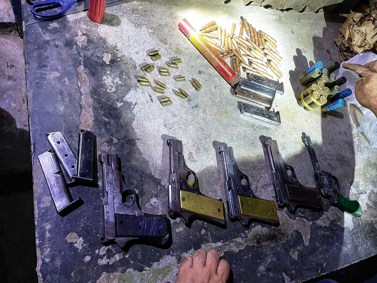 রাউজানে বিপুল পরিমাণ বিদেশি অস্ত্র-গুলি উদ্ধার, আটক ৩