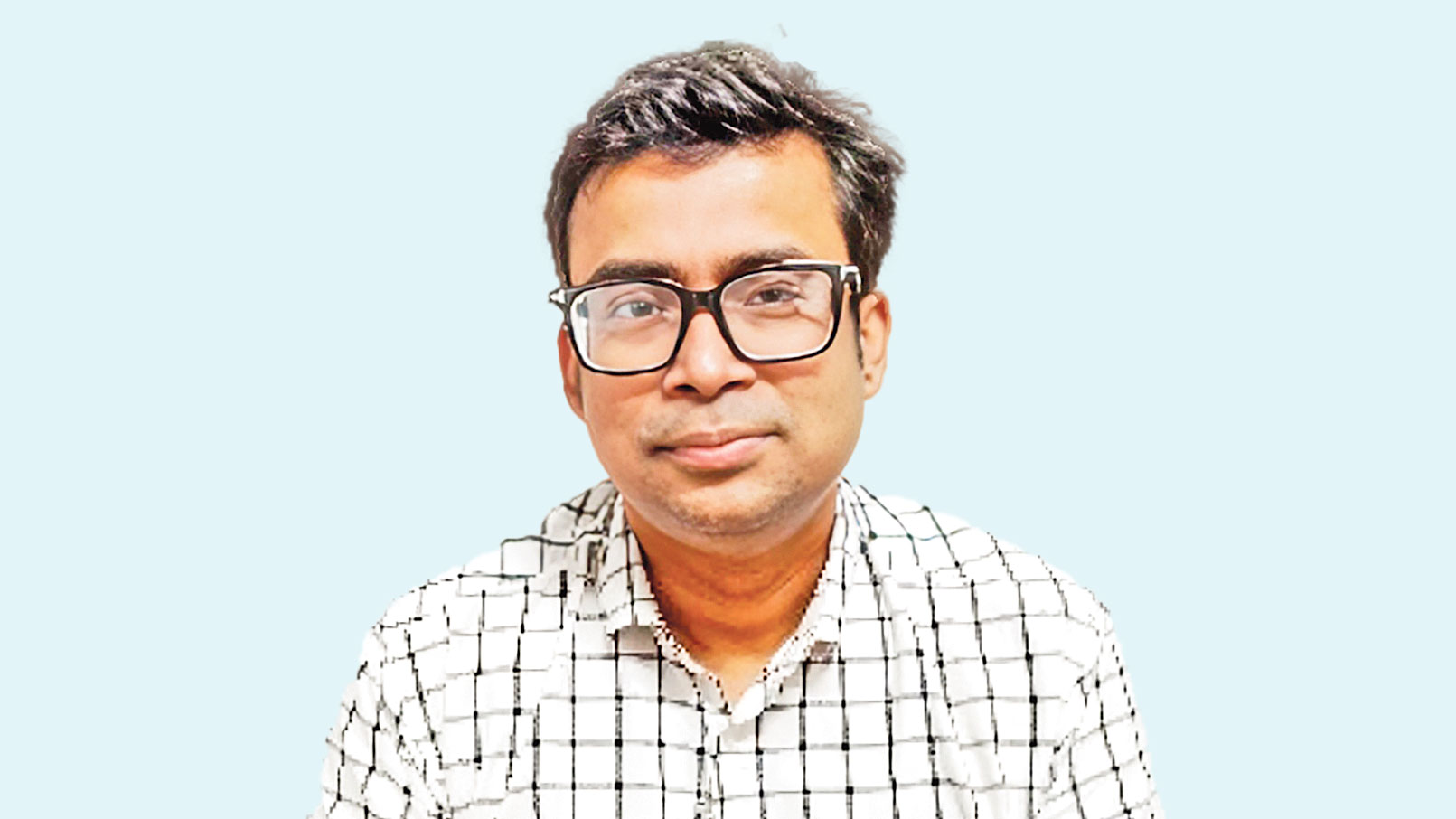 সরকারের কাজ ফুটবল মাঠের রেফারির ভূমিকার মতো: ড. রুশাদ ফরিদী