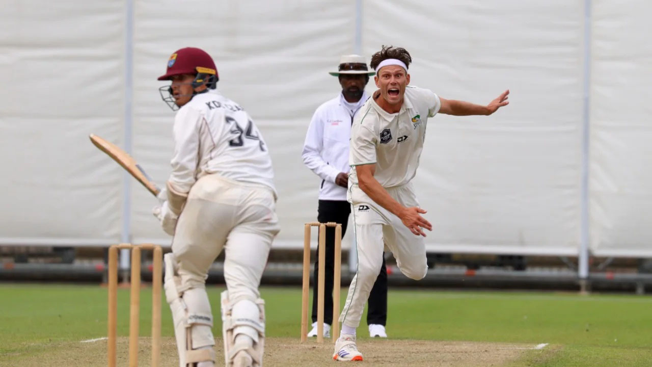 ৫ বলে ৫ উইকেট নিয়ে নিউজিল্যান্ডের ক্রিকেটারের ইতিহাস