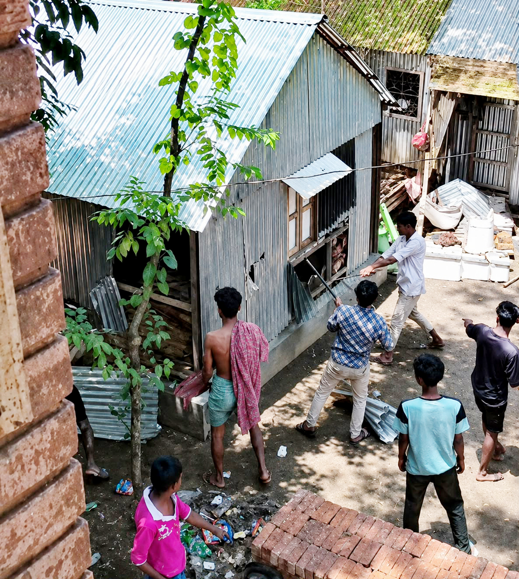 রায়পুরায় জমি নিয়ে বিরোধে হামলা-ভাঙচুর ও গুলিবর্ষণের অভিযোগ