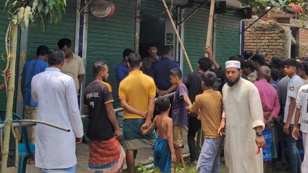 নরসিংদীতে নিজ ব্যবসাপ্রতিষ্ঠানে টাইলস ব্যবসায়ীকে কুপিয়ে হত্যা