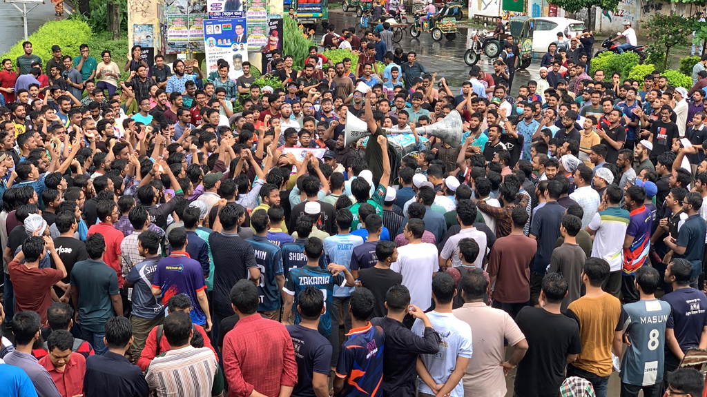 তিন দফা দাবিতে রুয়েট শিক্ষার্থীদের বিক্ষোভ