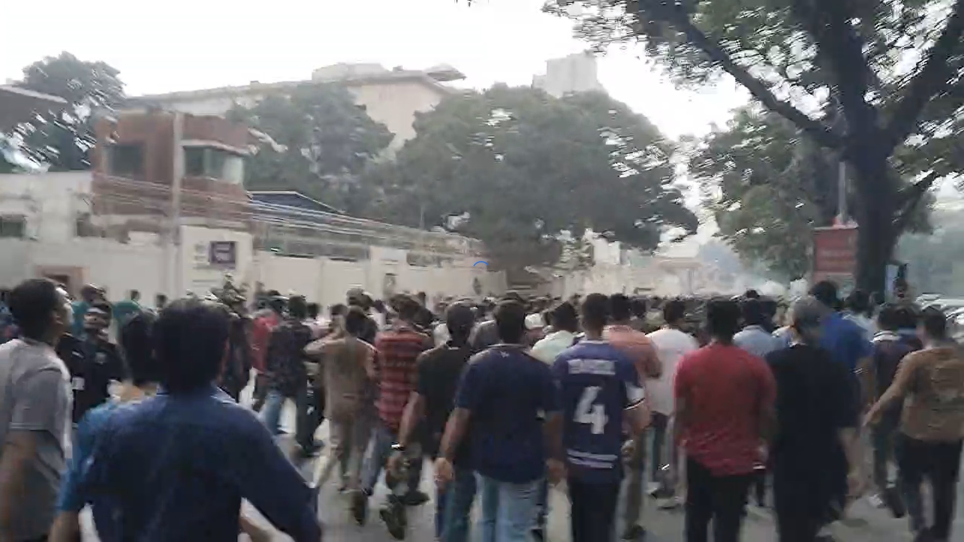 শিক্ষা উপদেষ্টার পদত্যাগ দাবিতে সচিবালয়ের সামনে বিক্ষোভ
