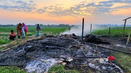 গাইবান্ধায় বসতঘরের আগুনে বৃদ্ধের মৃত্যু, পুড়ল ৬ গবাদিপশু