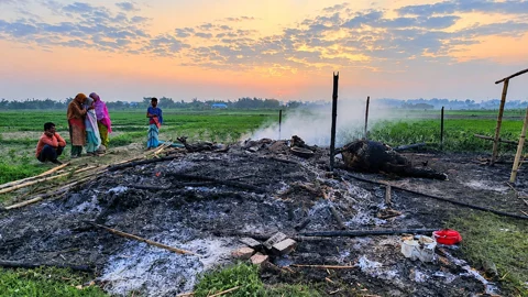 গাইবান্ধায় বসতঘরের আগুনে বৃদ্ধের মৃত্যু, পুড়ল ৬ গবাদিপশু