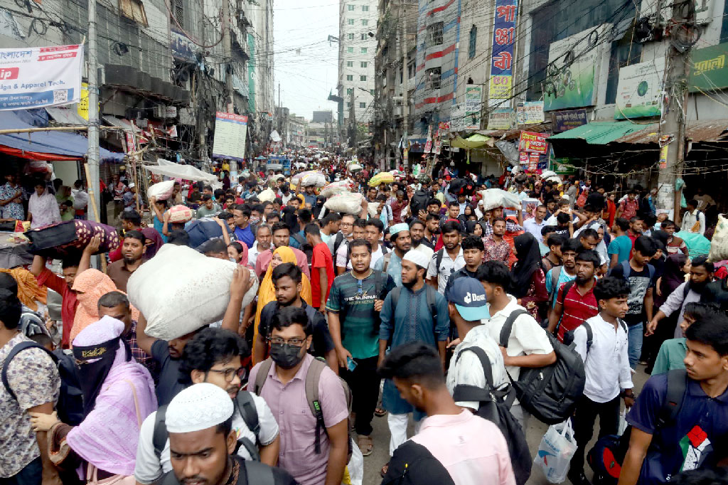সদরঘাটে স্বাস্থ্যবিধি উপেক্ষিত