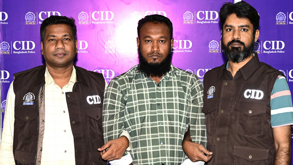 কম্বোডিয়ায় চাকরির প্রলোভনে নারী পাচার চক্রের মূল হোতা গ্রেপ্তার: সিআইডি