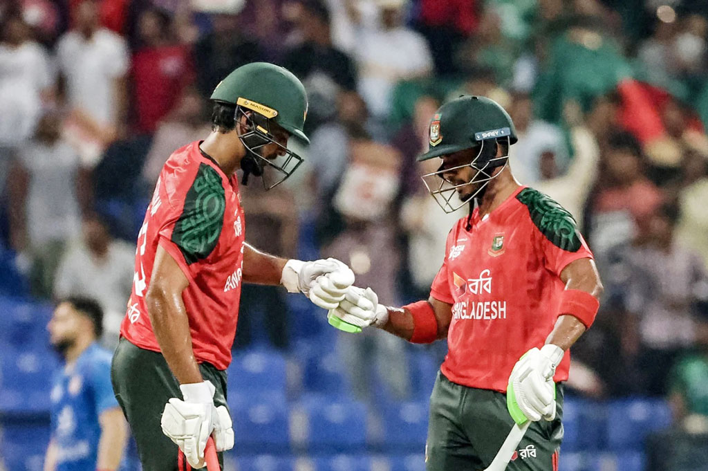 টস জিতে ব্যাটিংয়ে বাংলাদেশ, সাইফের অভিষেক