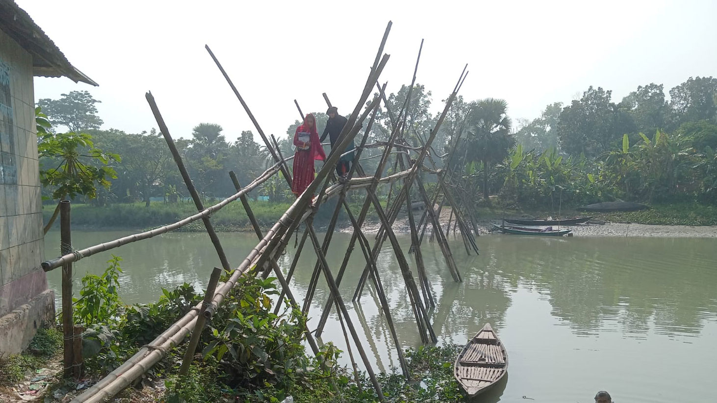 সাঁকো থেকে পড়ে কিশোরের মৃত্যু