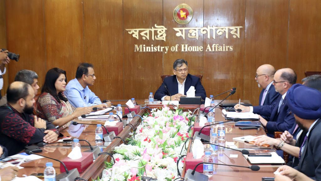 মার্কিন বিনিয়োগ বাড়ানো ও নিরাপত্তা সহযোগিতা নিয়ে স্বরাষ্ট্রমন্ত্রীর সঙ্গে প্রতিনিধিদলের বৈঠক