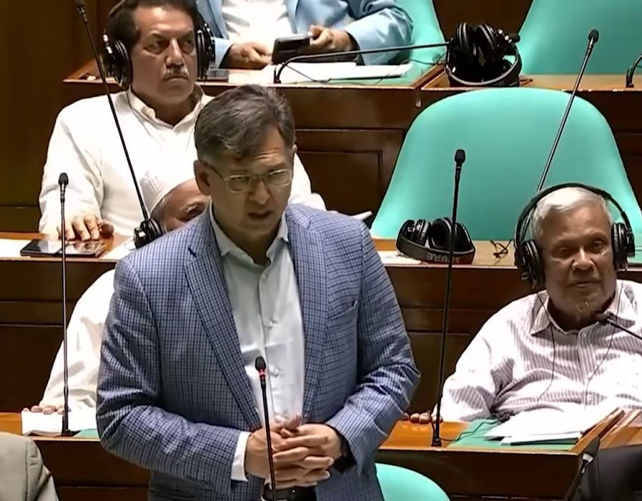 দুর্নীতি সব জায়গায়, তবে ঘুরে ফিরে সব দোষ রাজনীতিবিদের: স্বরাষ্ট্রমন্ত্রী