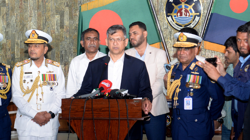 পরিস্থিতি বিবেচনায় ধাপে ধাপে ব্যারাকে ফিরবে সেনাবাহিনী: স্বরাষ্ট্রমন্ত্রী