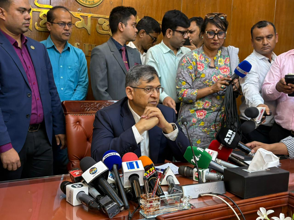 এসপি–ওসি নিয়োগ যোগ্যতায়, লটারিতে নয়: স্বরাষ্ট্রমন্ত্রী