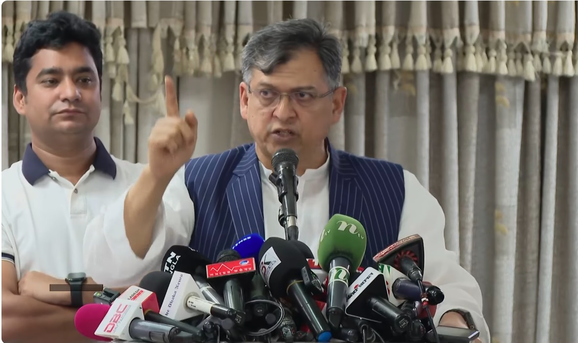 এত শক্তি প্রদর্শন আপনাদের মানায় না—অন্তর্বর্তী সরকারকে কড়া হুঁশিয়ারি সালাহউদ্দিনের