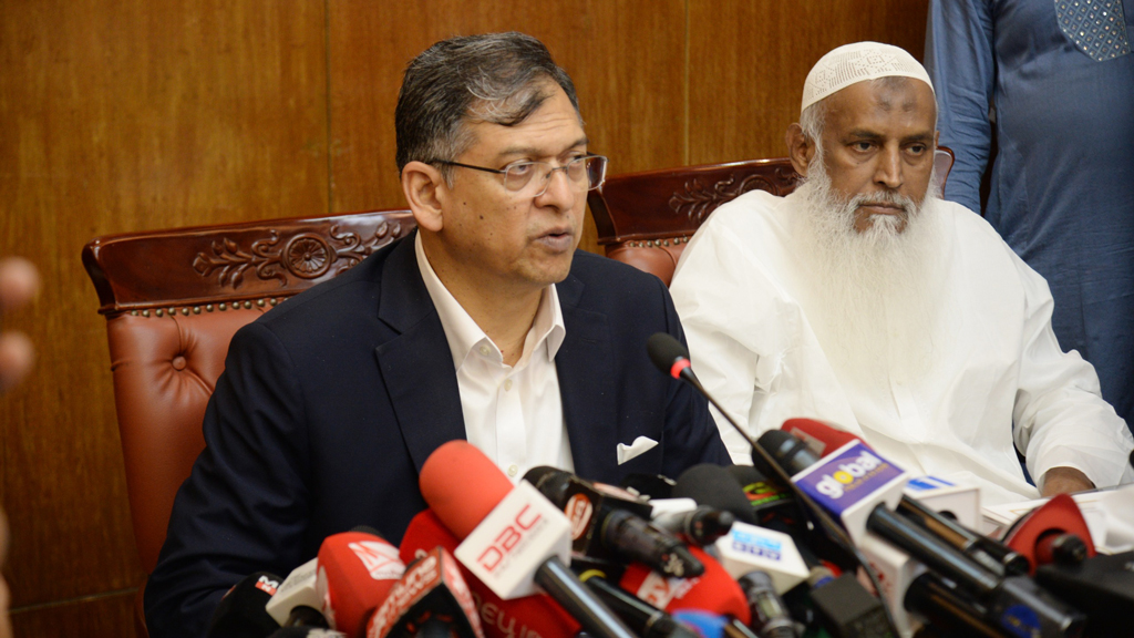কাঁটাতারের বেড়া নিয়ে শুভেন্দুর বক্তব্যকে গুরুত্ব দিচ্ছেন না স্বরাষ্ট্রমন্ত্রী