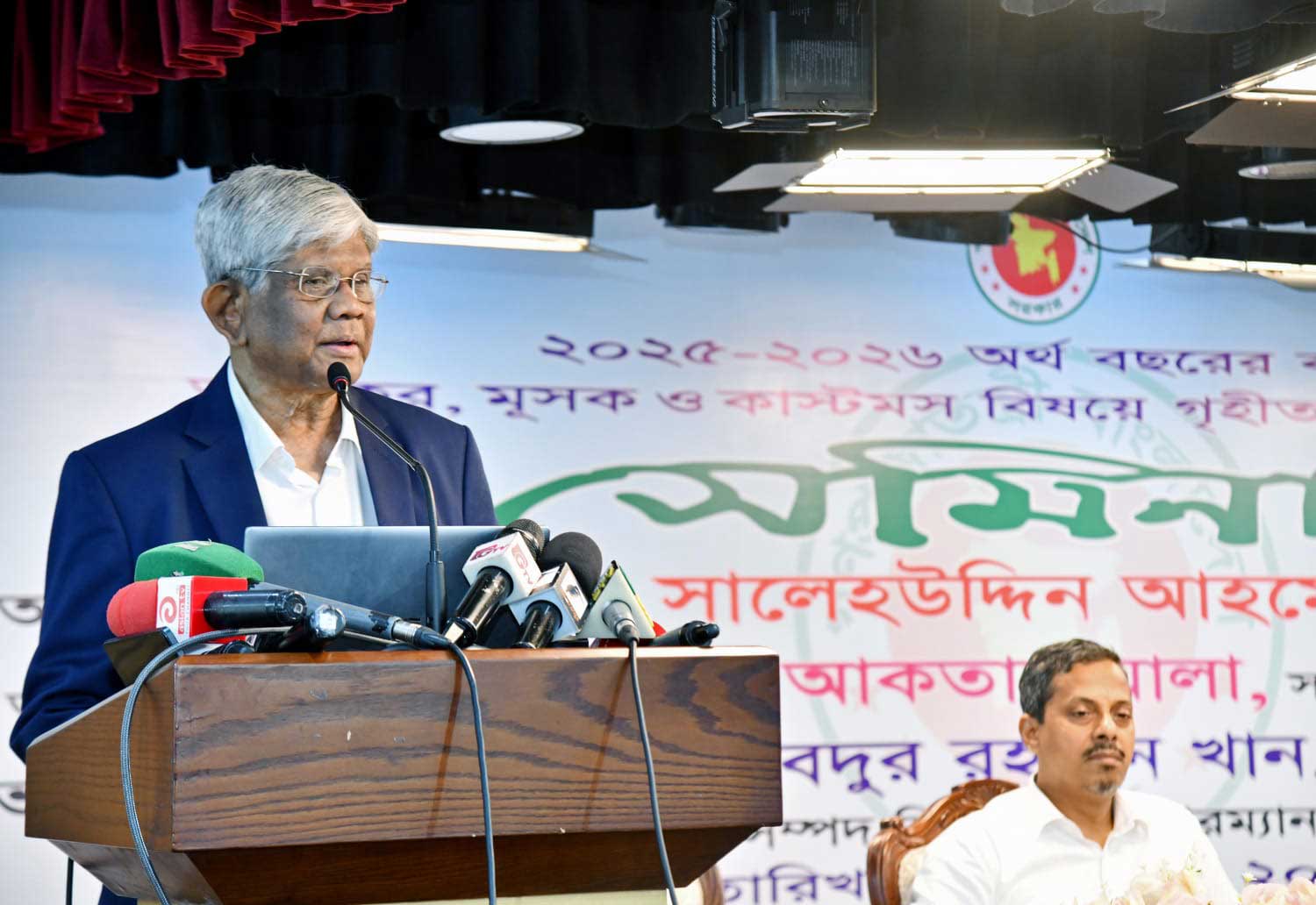 দেখতে না চাইলে দেখতে পাবেন না: সমালোচক অর্থনীতিবিদদের উদ্দেশে অর্থ উপদেষ্টা