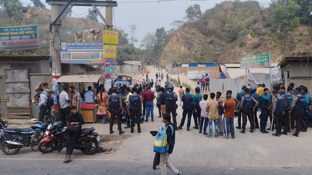জঙ্গল সলিমপুরে অভিযান: ড্রোন-হেলিকপ্টার থেকে নজরদারি, আটক ও অস্ত্র উদ্ধার