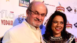 ককরোচ আন্দোলন ভারতে ‘সবচেয়ে আশাব্যঞ্জক মুহূর্ত’: বললেন সালমান রুশদি ও মিরা নায়ার