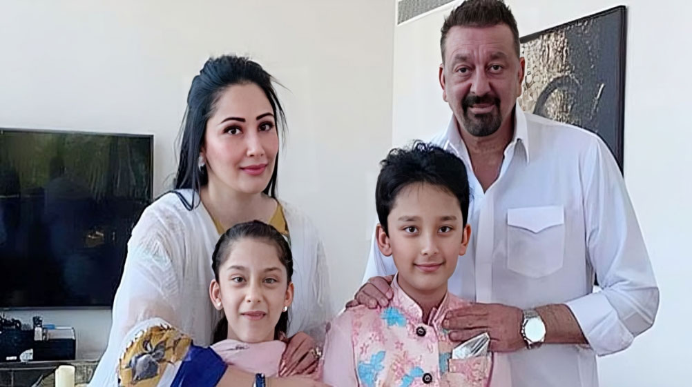 যে কারণে সবাইকে কোরান ও গীতা উপহার দিয়েছিলেন সঞ্জয় দত্ত