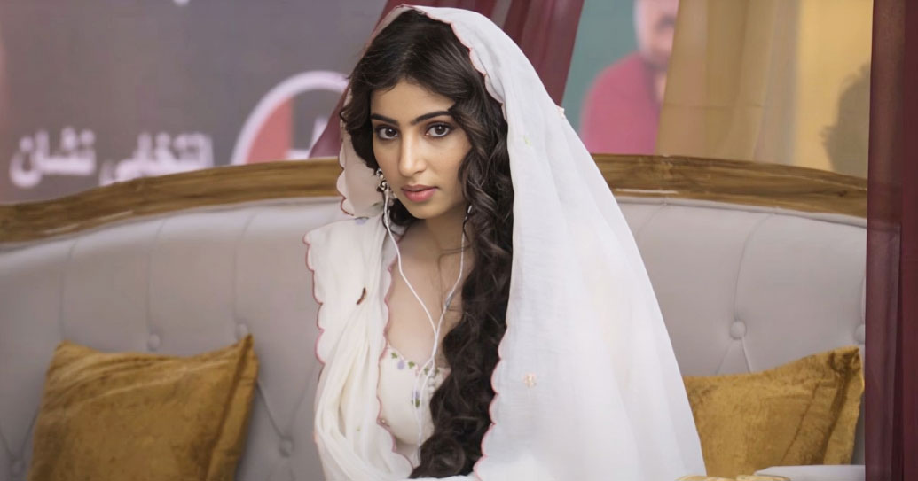 ‘ধুরন্ধর’ সিনেমায় রণবীরের নায়িকা কে এই সারা অর্জুন
