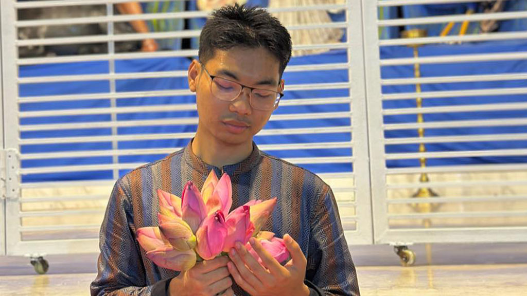 শিশুদের কান ধরে ওঠবস করানোর ভিডিও ভাইরাল: নিন্দার মুখে ডাকসু থেকে সর্বমিত্র চাকমার পদত্যাগ