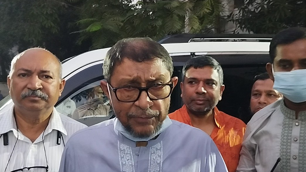 সেই ফাতেমার অসুস্থ ভাতিজিকে দেখতে ঢামেকে স্বাস্থ্যমন্ত্রী