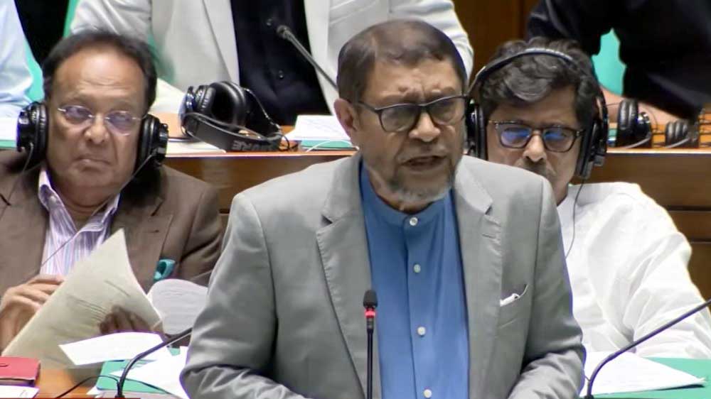 ডেঙ্গু ঠেকাতে ফুলহাতা শার্ট, লম্বা করে লুঙ্গি পরতে বললেন স্বাস্থ্যমন্ত্রী