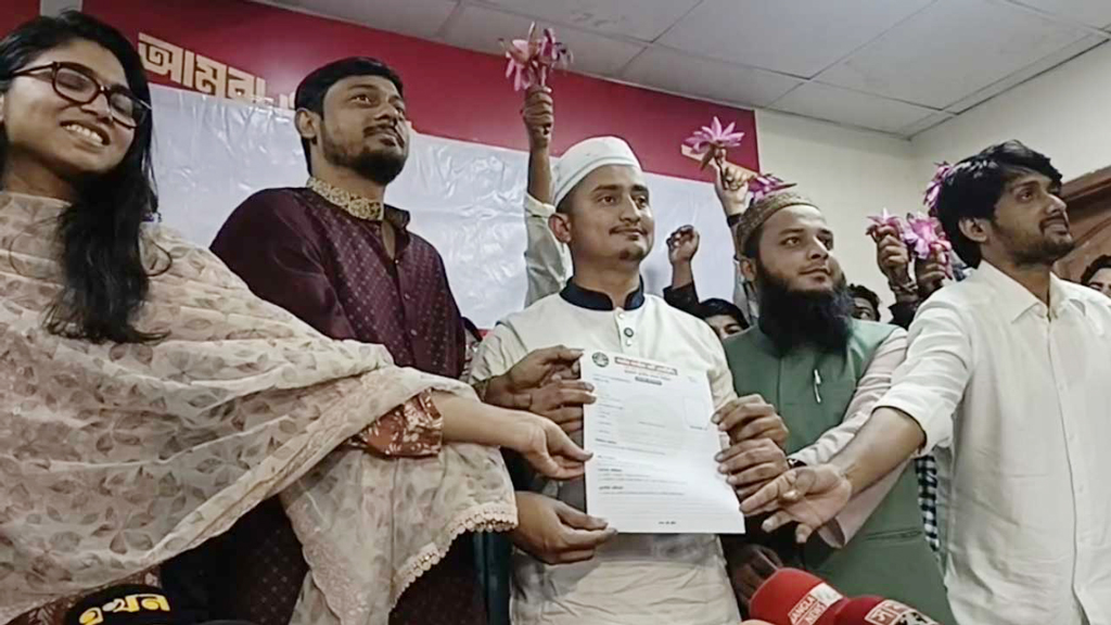 পঞ্চগড়-১ আসনের মনোনয়ন ফরম নিলেন সারজিস