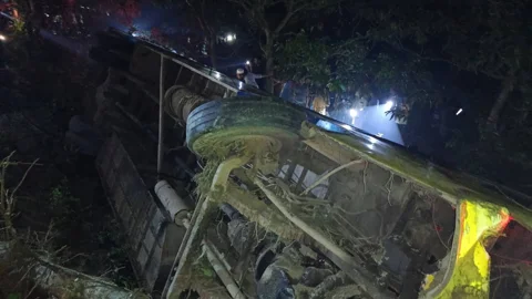 লংমার্চ থেকে ফেরা বাসচাপায় পথচারী নিহত, খাদে পড়ে আহত অর্ধশত