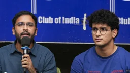 যন্তর মন্তরে আন্দোলনের ডাক না দেওয়ার মুচলেকায় ‘ককরোচদের’ দুই নেতাকে মুক্তি